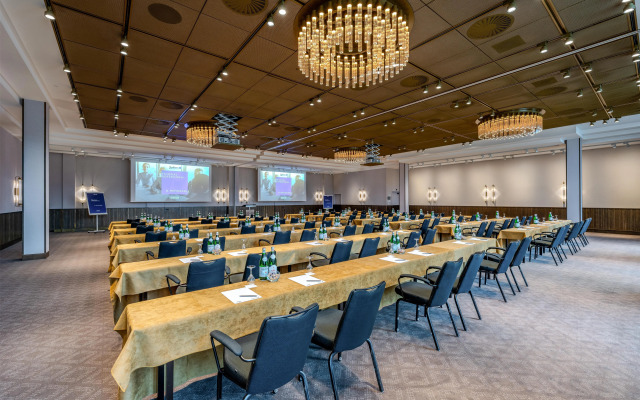 Radisson Blu Senator Hotel