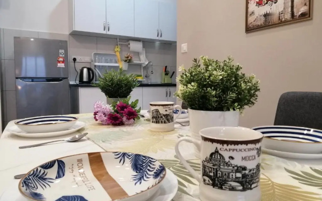 Lovely Mines Astetica Lake View Seri Kembangan 2BR