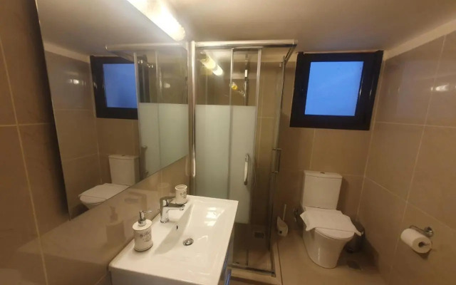 John's Athenian Beauty 45m2 , Metro 7' (Adults Only)