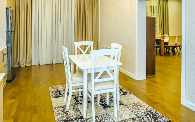 VIP Apartment in Buta palace 703