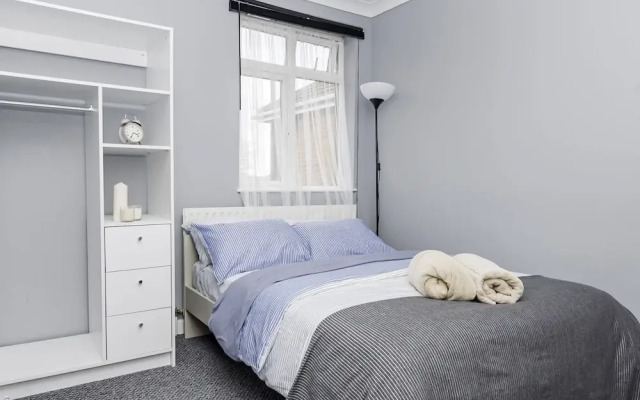 Shirley House 2 Guest House Self Catering by Southampton General Hospital