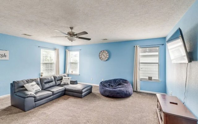 Spacious Houston Home w/ Pool Access, Fenced Yard!