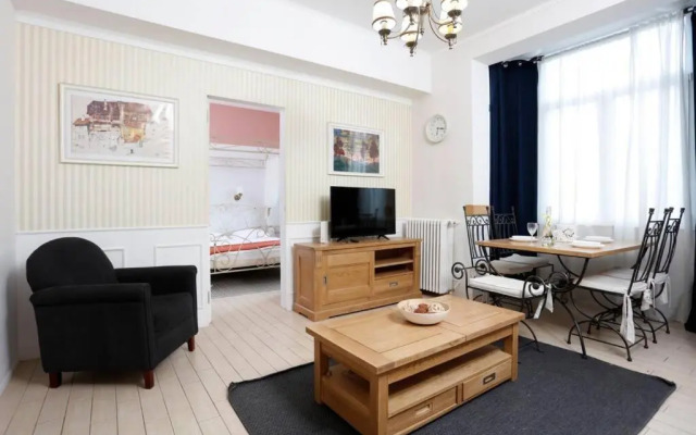 Apartment University