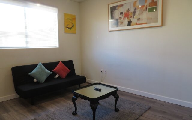 Fully Furnished Apartments near Hollywood
