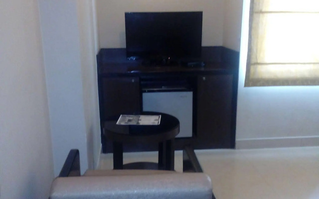 FabHotel Santhome Inn