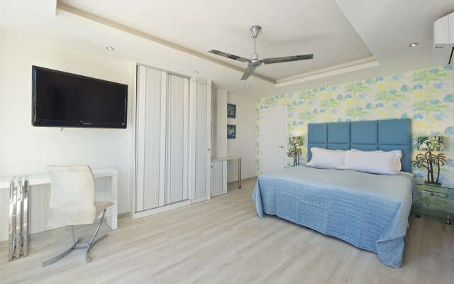 Three Palms (Adults only)
