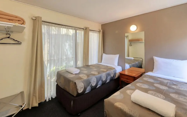 Executive Hideaway Motel