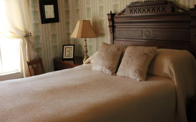 The Historic Requa Inn