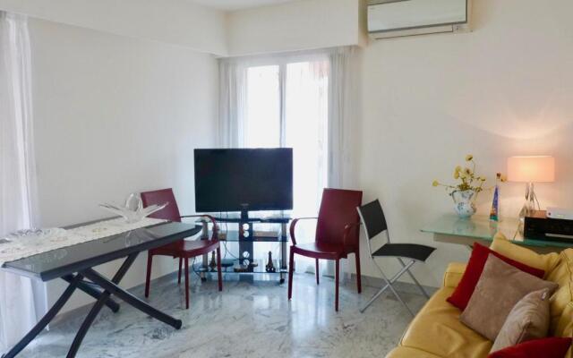 One bedroom apartment in the center of Cannes, next to the Carlton, a few meters from the Croisette - 367