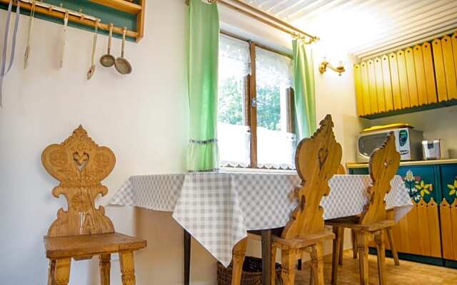 Klimatyczna Chatka u Podnóża Góry