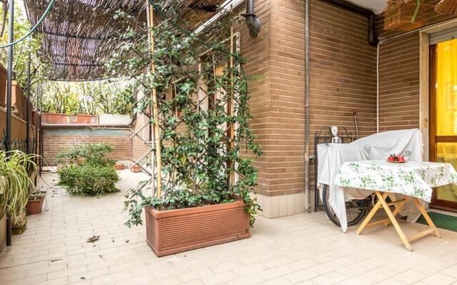 JOIVY Quiet Apt w Terrace in Beautiful Area