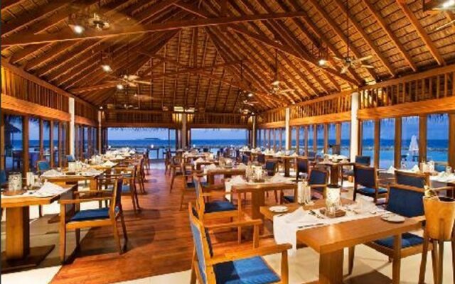 Vakarufalhi Island Resort & Spa