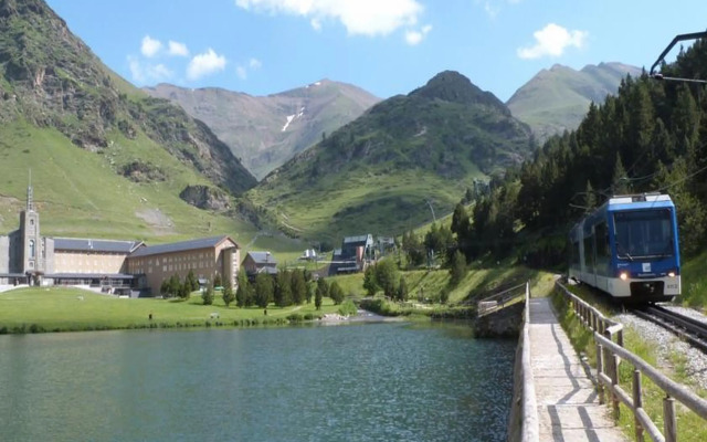 Hotel & Apartaments Vall de Núria