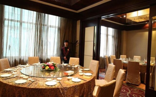 Fengdu Holiday Hotel
