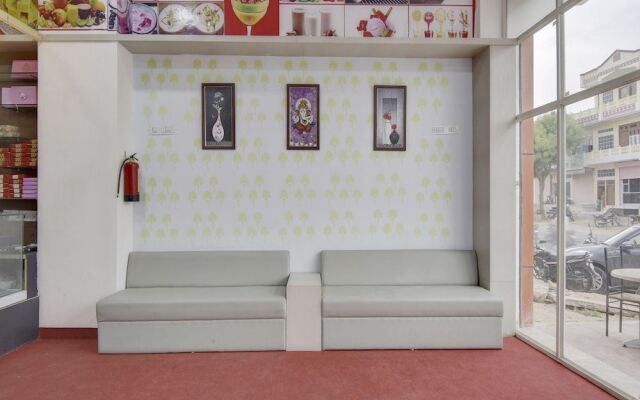 Oyo 43607 Ati They Hotel & Restaurant