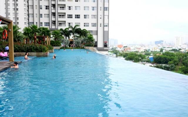 Sunrise City Luxury 2BR SW Pool 15th