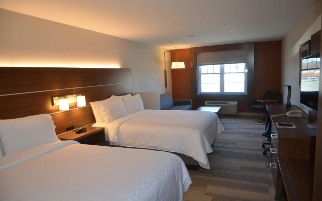 Holiday Inn Express & Suites Rochester by IHG
