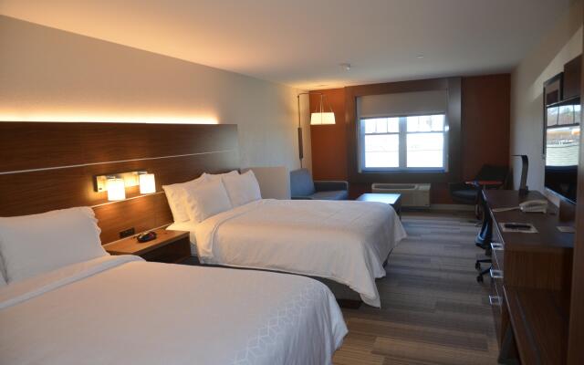 Holiday Inn Express Hotel & Suites Rochester, an IHG Hotel