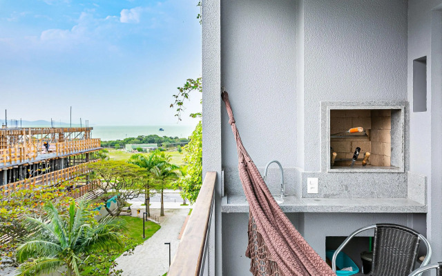 Apto Moderno a poucos passos do Mar JRR309