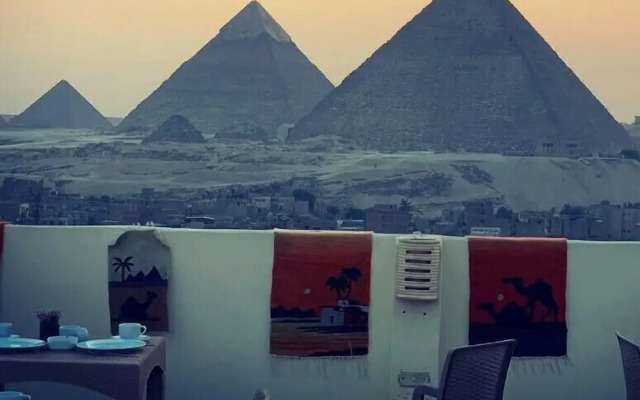 9 Pyramids Inn