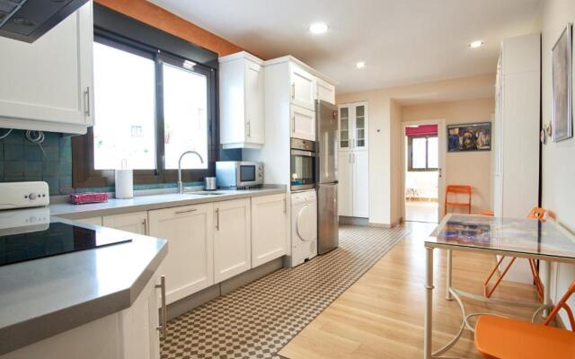 Rodrigo Triana Courtyard by Valcambre