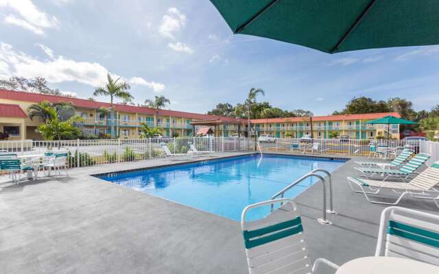 Super 8 by Wyndham Sarasota Near Siesta Key