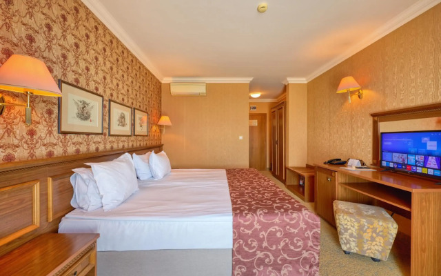 Club Central Hotel