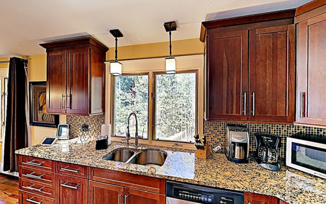 Charming & Warm Private 'in-Town' Home by RedAwning