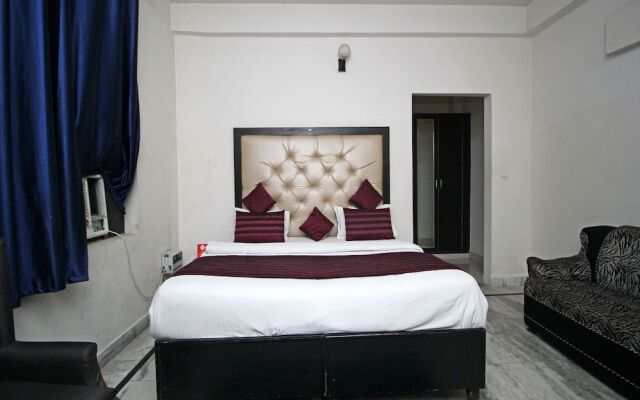 OYO 9069 Hotel WP 13