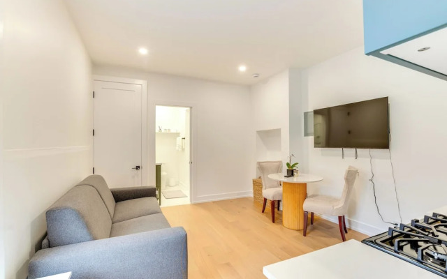 Centrally Located & Pet Friendly: Yonkers Studio!
