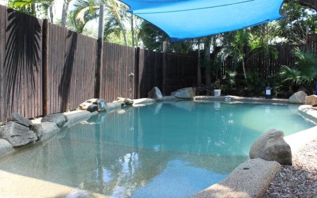 Cooktown Motel and Pams Place Hostel