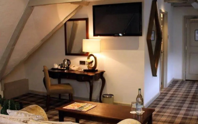 Legacy Rose and Crown Hotel