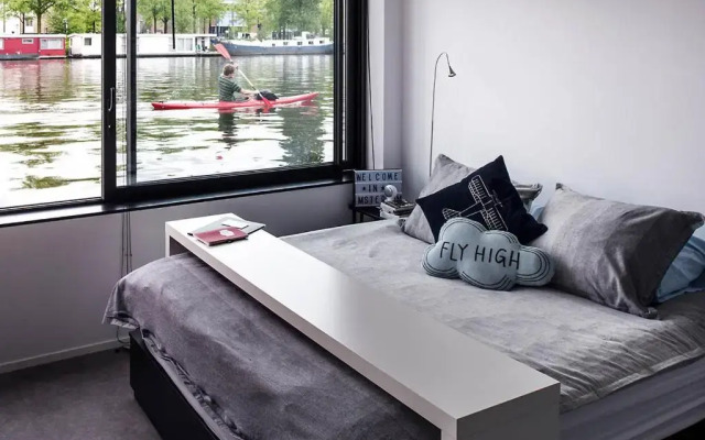 Houseboat Amsterdam - Room with a view