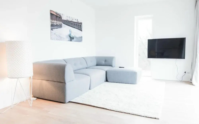 Spacious 1-bed w Private Terrace