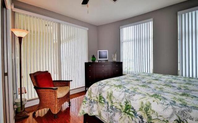 Mandalay Beach Club 1006P