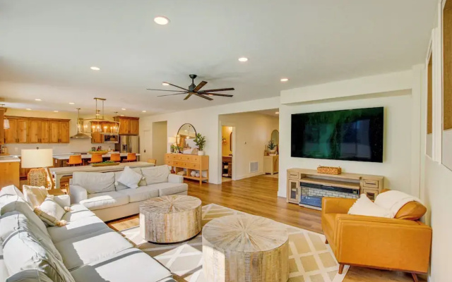 Spacious Utah Home w/ Hot Tub < 1 Mi to Bear Lake!