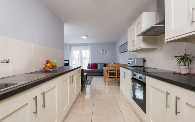 Giant Serviced Apartments