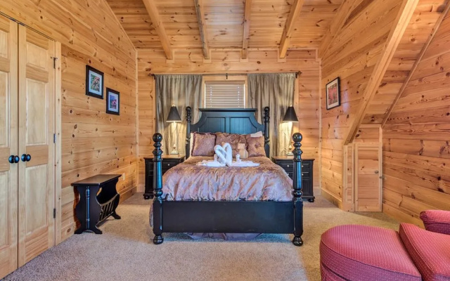 Misty Mountain Hideaway - Three Bedroom Cabin