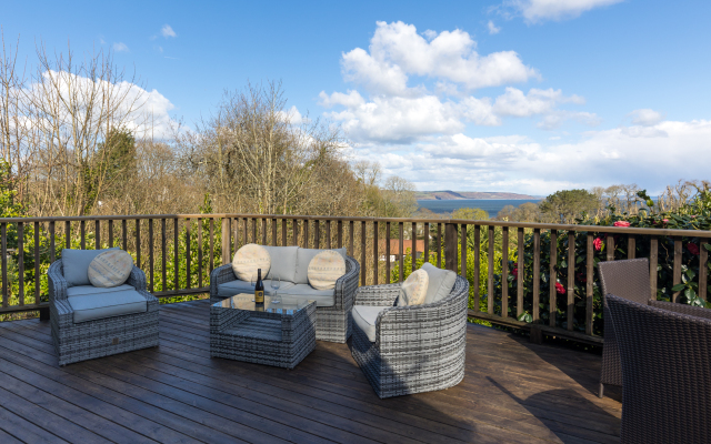 Glendale Cottage - Sea Views, Beach Access, Hot Tub
