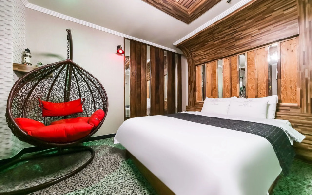 Raphael Hotel