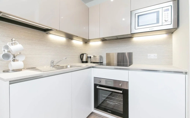 Deluxe Heathrow Apartments & Parking