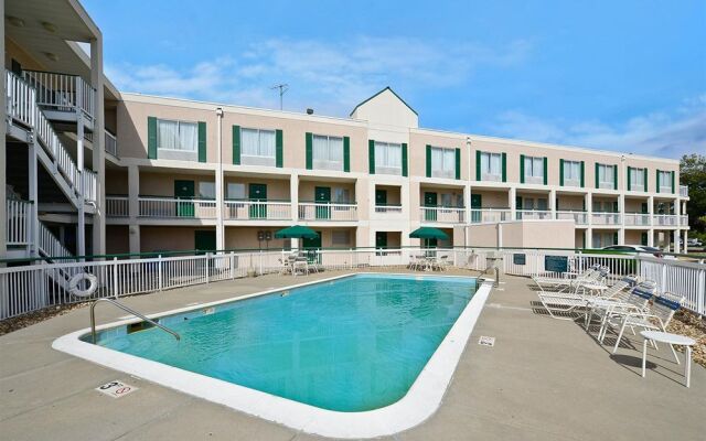 Americas Best Value Inn & Suites - Overland Park/Kansas City - Closed