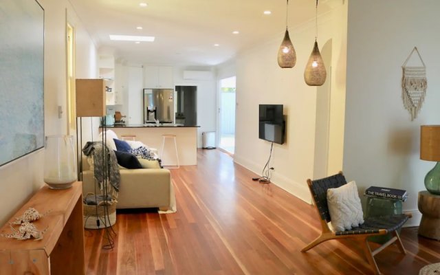 3 Bedroom Home Near Manly Beach