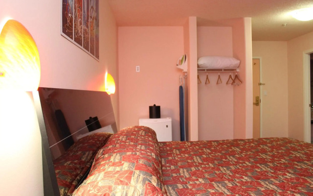 Crystal Star Inn Edmonton Airport