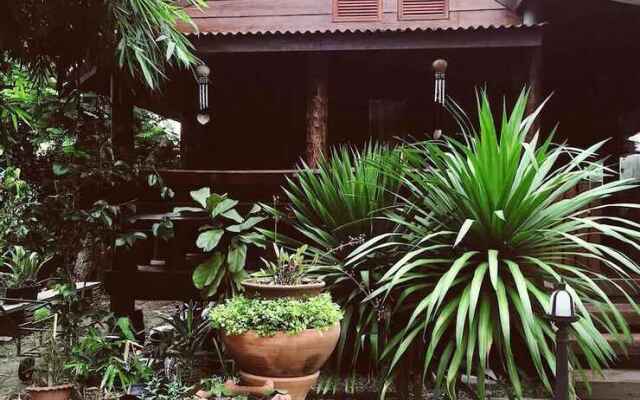 Gardenroom Home Stay And Cafe Suvarnabhumi