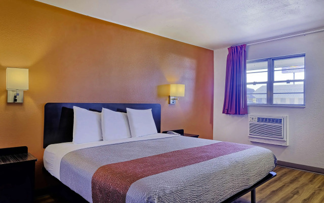 Motel 6 Sullivan, MO