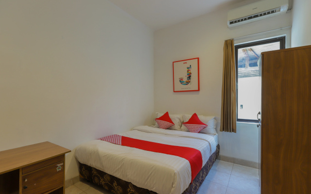 OYO 866 Idola Residence