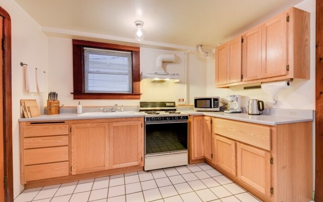 Quaint And Charming 2br Apt In Central Oakland 2 Bedroom Apts by Redawning