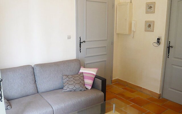 Castel Haussmann 15536