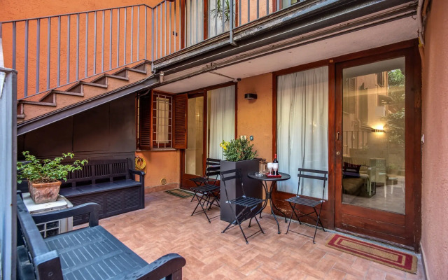 Tritone Top House